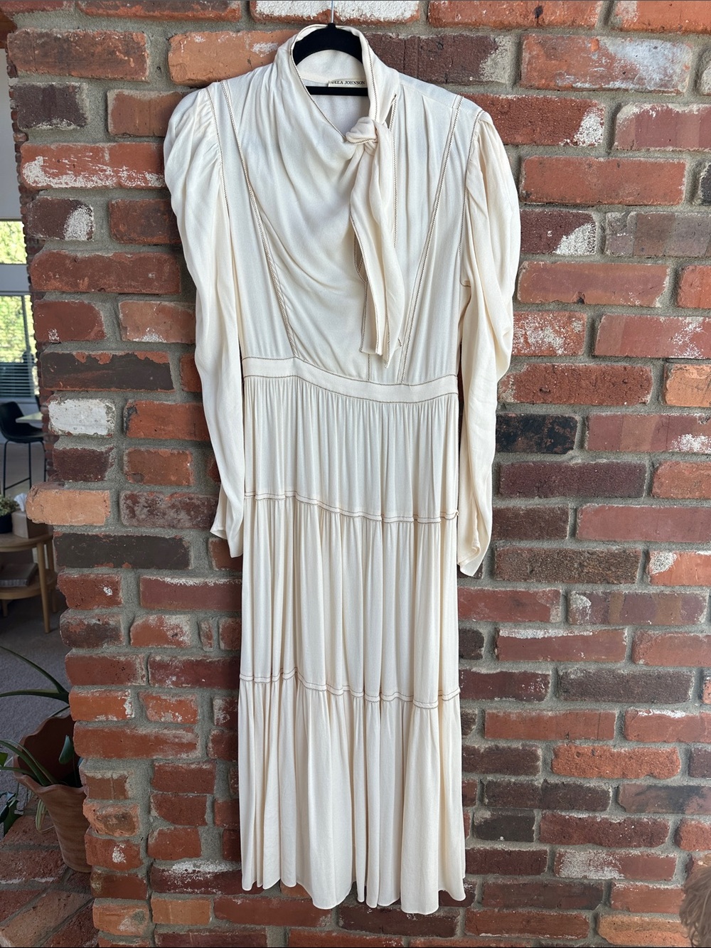 Gorgeous Ulla Johnson Cream Long-Sleeve Tie-Neck Midi Dress